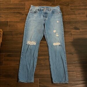 Women’s Distressed Levi’s
